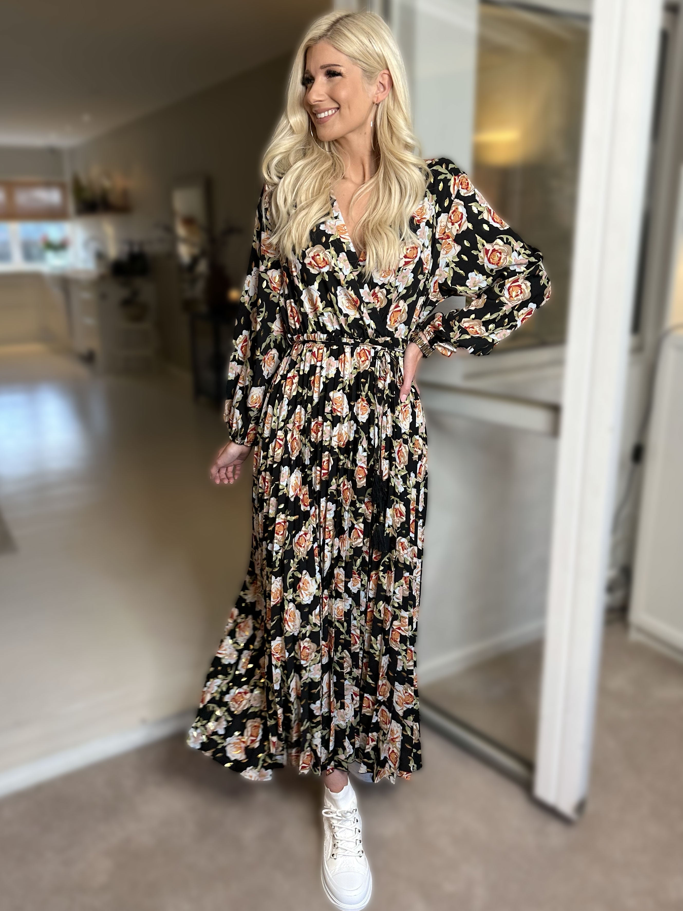 Marinella Rose - Vacker lång klänning med rosmotiv